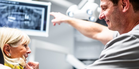 Angstfrei zum Zahnarzt: Behandlungen mit Einfühlsamkeit und Vertrauen